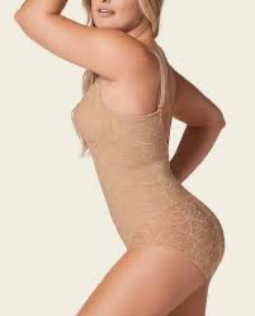 Body de compresión suave. Leonisa Underwire Shaping Lace Bodysuit